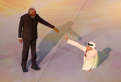 Duet Morgan Freeman dan Ghanim Muftah Buka Piala Dunia 2022, Qatar dengan Lantunan Ayat Suci Al-quran