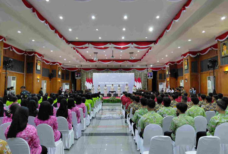 ​Lantik Purna Paskibraka Jadi Duta Pancasila, Eri Cahyadi Wajibkan Terjun Langsung ke Masyarakat