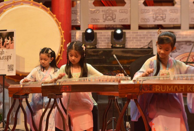 Patahkan Stigma Kuno, Rumah Kecapi Surabaya Alunkan Lagu Anime dari Musik Tradisional Tiongkok 