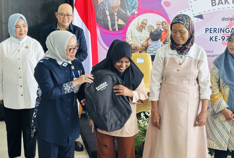 Menteri PPPA Soroti Pengupas Kerang, Gelar Aksi Sosial di Muara Angke