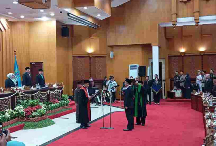SAH! Saifuddin Zuhri Dilantik Sebagai Ketua DPRD Kota Surabaya Periode 2024-2029