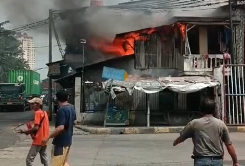 Kebakaran Warteg di Gerbang Pelabuhan Sunda Kelapa, Pemilik Mendengar Suara Ledakan