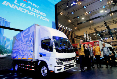 Selain itu, terdapat 2 varian truk dan 1 varian Bus yang 
menunjukkan bahwa produk Mitsubishi Fuso sangat fungsional dan dapat digunakan untuk bisnis 
apapun yaitu, Truk Video Assistant Referee (VAR) yang digunakan dalam Liga Indonesia Baru, Prototype 
Bus Pariwisata Bagong, dan Canter FE 71 dengan karoseri Cold Chain yang sudah dilengkapi dengan 
Runner Telematics berikut dengan fitur tambahannya seperti sensor RFID, Dismantle, sensor berat 
muatan, sensor pintu, sensor suhu, dan sensor bahan bakar yang disediakan oleh Runner Telematics
untuk segmen Cold Chain. 