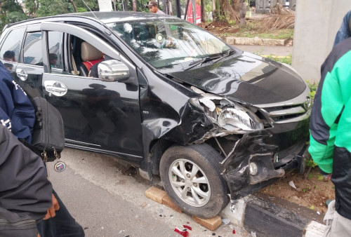 Mobil Avanza Ringsek Hajar Mobil Lain di Tendean, Sang Sopir Ungkap Penyebab Kecelakaan, Ngeri!