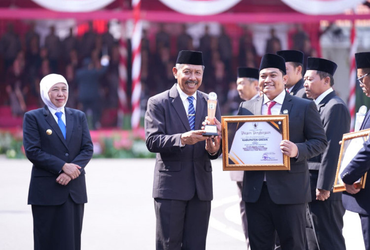 JDIH DPRD Gresik Raih Penghargaan Terbaik se-Jatim: Dokumentasi-Informasi Hukum Terbuka untuk Masyarakat