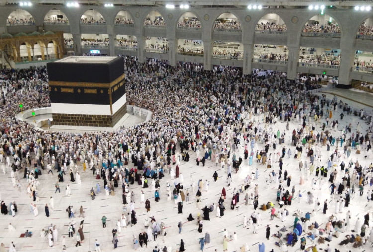 Perjalanan ke Makkah: Ketika Ibadah Menjadi Sarana Mengemis