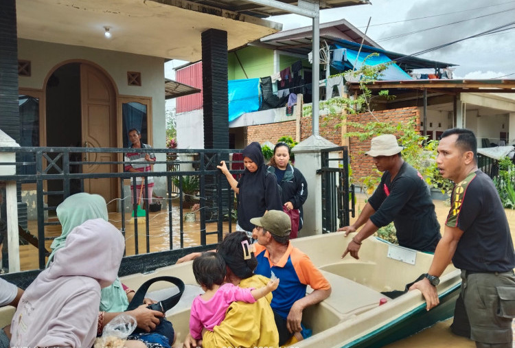 Banjir Besar Lumpuhkan Kota Padang, 3 SD dan 5 Jembatan Rusak Berat