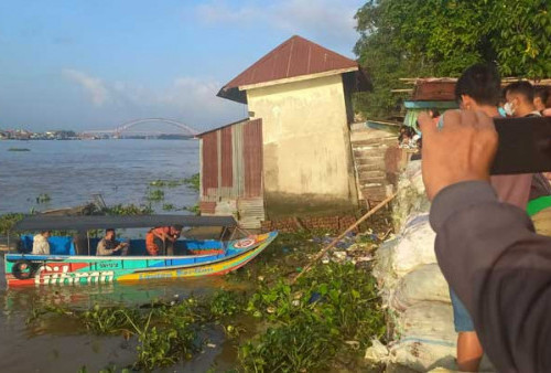 Mayat Pria Tanpa Identitas Mengapung di Pinggiran Sungai