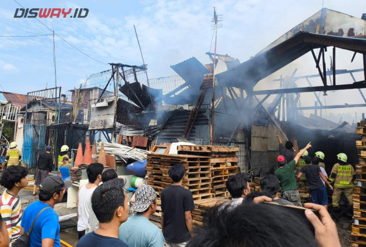 5 Lapak Barang Bekas di Tanjung Priok Ludes Terbakar, Percikan Api Berasal dari AC