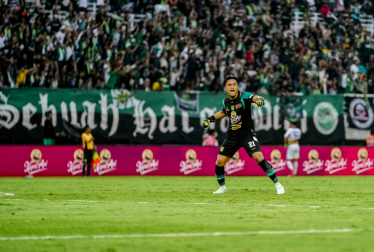 Kiper Persebaya Ernando Ari Catat 100 Penampilan, Targetkan Bajol Ijo Juara!