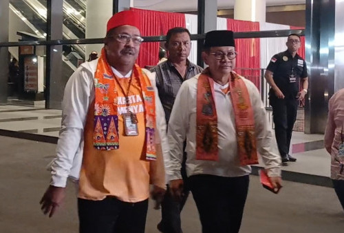 Tiba di Lokasi Debat, Paslon Pramono-Rano Kompak Kenakan Jaket Putih: Jakarta Menyala!