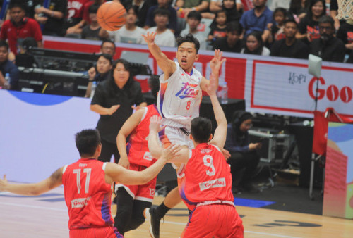 Tim basket putra SMA Jubilee Jakarta sukses membawa trophy kemenangan Final Honda DBL with Kopi Good Day 2023 DKI Jakarta Series.

SMA Jubilee Jakarta berhasil mempertahankan gelar juara setelah memenangkan pertarungan dramatis dengan skor tipis 53-52 dari SMA Bukit Sion (Buksi), Jakarta.  (Raka Denny/Harian Disway)