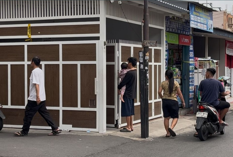 Ngeri! Maling Motor di Jakarta Barat Todong Senjata Api, Peluru Nyasar Terbang di atas Kepala Warga