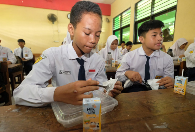 Makan Bergizi Gratis di Surabaya Dimulai Hari Ini di 10 Sekolah, Ini Daftarnya