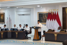 Puji Jokowi di Hadapan Menteri Kabinet Merah Putih, Prabowo: Bukan Karena Ada Gibran di Sebelah Saya