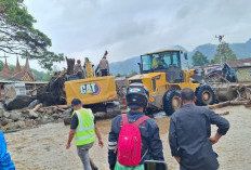 Kementerian PU Terjunkan Alat Berat Pulihkan Jalan Nasional Terdampak Banjir Bandang di Solok