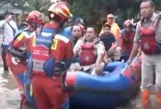 Dikritik Netizen, Rano Karno Ungkap Alasan Pantau Banjir Jakarta Naik Perahu