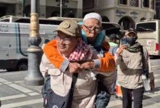 Mbah Mardijiyono, Usia 103 Tahun, Jemaah Haji Tertua Indonesia Tiba di Madinah