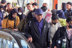 Stasiun Pasar Senen Mulai Dipadati Penumpang Arus Balik yang Pilih Pulang Lebih Awal