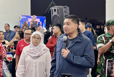 Berkah Nobar, Menteri Ara Kasih Rp100 Juta untuk Penghuni Rusun Pasar Rumput