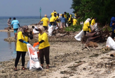FIFGROUP bersama Masyarakat Bikin Pulau Pramuka Tanpa Sampah