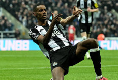 Bomber Newcastle United Alexander Isak Tanggapi Rumor Transfer ke Arsenal, Liverpool dan Chelsea