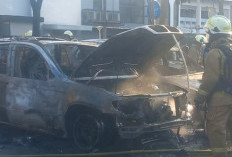 Tiga Mobil Terbakar di Parkiran MT Haryono Tebet, Api Diduga dari Kap Mesin 