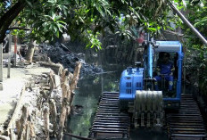 Pramono: Lumpur Hasil Pengerukan Kali Cakung Lama Dibuang ke Ancol
