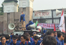KERAS! BEM SI Tolak Kenaikan Harga Pertamax: Wakili Suara Rakyat, Bukan Antek-Antek Asing