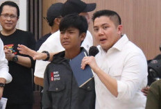 Calon Siswa Sekolah Rakyat Menangis di Pelukan Seskab Teddy: Saya Mau Sekolah, Pak