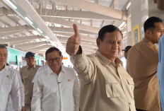 Prabowo Jajal LRT Kelapa Gading-Manggarai, Acungkan Jempol