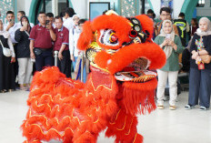 Jadwal Pertunjukan Barongsai Gong Xi Fa Cai dan Bagi-bagi Jeruk Hari Ini di Berbagai Stasiun KAI   