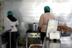 Bangganya Junaidi Koki SPPG Bojong Koneng Masakannya Dinikmati Siswa Sekolah Program MBG