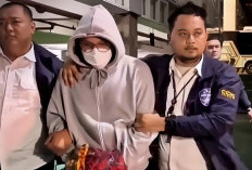 Tampang Resbob Setiba di Bandara Soetta, Tersangka Penghinaan Suku Sunda Digelandang ke Polda Jabar!