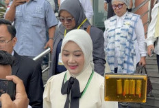 Minta Doa, Atalia Praratya Tegar Hadiri Sidang Cerai Perdana dengan Ridwan Kamil
