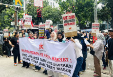 Puluhan Orang Demo di DPRD DKI, Tuntut Tiket Ancol Digratiskan