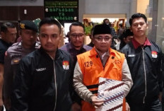 Pakai Rompi Tahanan KPK, Yaqut Klaim Gak Bersalah: Semata-mata untuk Jemaah!
