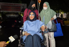 Penampakan Doktif Pakai Kursi Roda saat Penuhi Panggilan Polisi, Sindir Nama Richard Lee