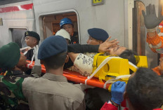 Cerita Pilu Petugas Basarnas Saat Evakuasi Korban Tabrakan Kereta di Bekasi Timur