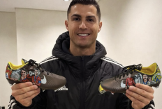 Momen Emosional Cristiano Ronaldo: Terima Hadiah Sepatu Khusus, Abadikan Karier dari Sporting hingga Al-Nassr