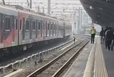 KRL Bogor-Jakarta Anjlok di Stasiun Jakarta Kota, Perjalanan Terganggu
