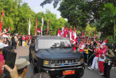 Kawasan Halim Perdana Kusuma Dipadati Masyarakat Sambil Kawal Kirab Bendera Pusaka ke IKN