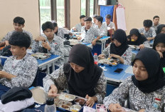 Intip Suasana Makan Bergizi Gratis di 5 Sekolah Kota Bekasi, Menu Ayam Hingga Sayur Labu 