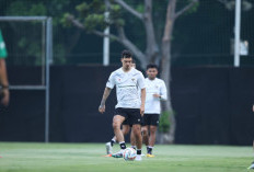 Shayne Tak Sabar Debut di JIS Bela Persija, Jalin Komunikasi dengan Kapten Persib Marc Klok