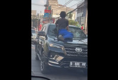 Geger Mobil Fortuner Ringsek Usai Diamuk Massa di Tanah Abang, Pengemudi Diduga Arogan?