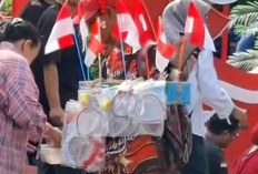 Pedagang Pernak-pernik di Monas Tak Berharap Banyak di HUT RI ke-81, Faktor Eknomi?   