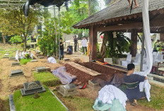 Penampakan Peristirahatan Terakhir Guruh Soekarnoputra di TPU Karet Bivak, Berada Disamping Fatmawati