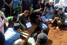 Isak Tangis Iringi Pemakaman Robiyatul Adawiyah, Korban Kecelakaan Bus Siswa SMK Lingga Kencana 