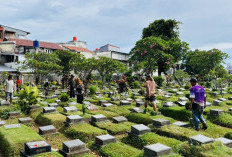 Pembersih Makam Musiman di TPU Kawi-Kawi Resahkan Peziarah, Paksa Minta Upah