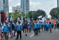 Demo Buruh Tolak UMP di Patung Kuda, Pengendara Diminta Cari Jalan Alternatif 